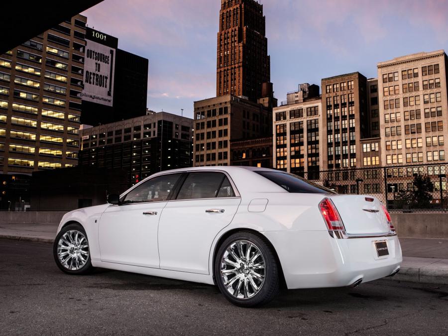  Chrysler 300C Motown 2013 года  (фото 6 из 15)